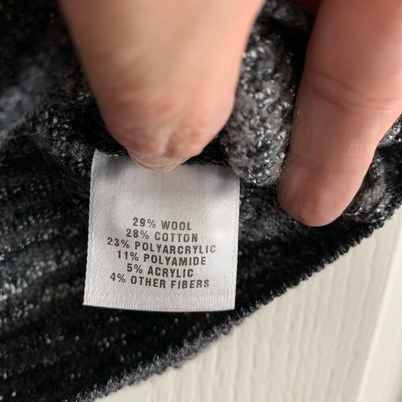 St. John sport heather grey sweater size Medium - Picture 5 of 5